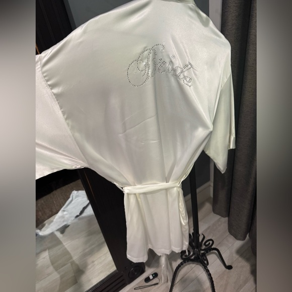 Victoria Secret White silk Bridal Robe. Like new - Picture 7 of 11